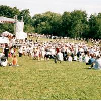 Une vue de la foule au lieu historique national du Canada de Grand-Pré lors du Congrès mondial acadien 2004