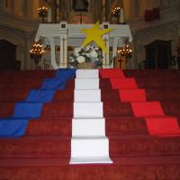 L'autel et les couleurs du drapeau acadien, la fête de Notre-dame-de-l'Assomption, le 15 août 2010, Église Saint-Pierre, Chéticamp